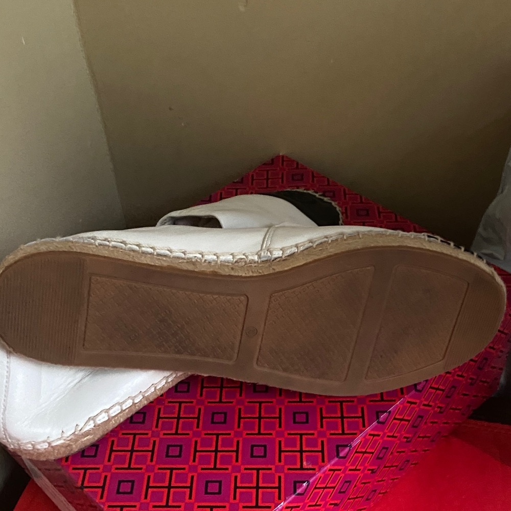 Tory Burch White Leather Espadrilles with Black Cap Toe - Picture 5 of 6